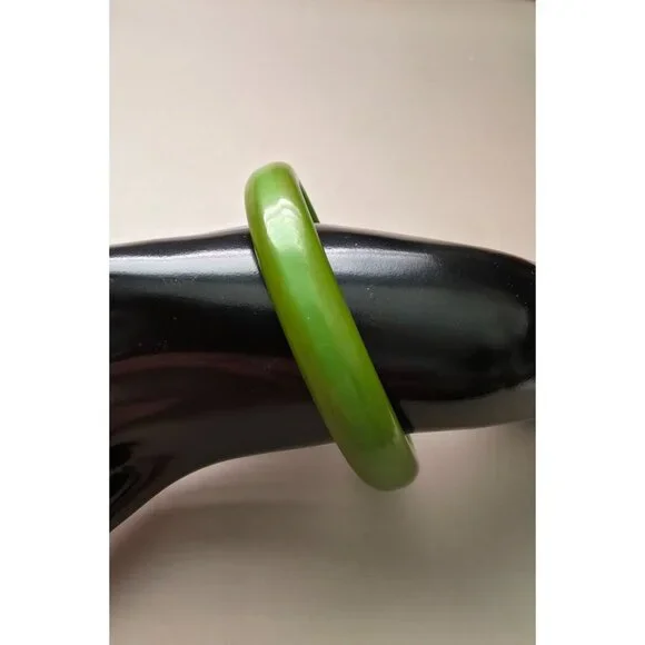 Vintage Olive Green Bakelite Bangle Bracelet 8" - TESTED - Picture 4 of 7